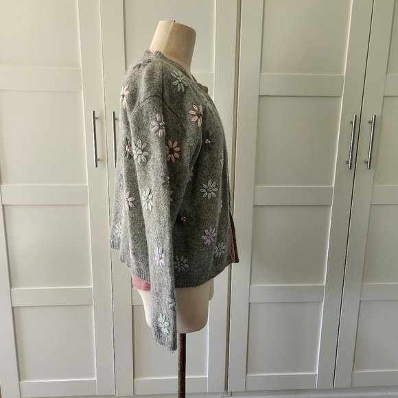 Lord & Taylor Petite Large Vintage Gray Floral Button-Up Wool Cardigan - Picture 5 of 8
